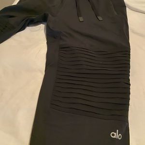 Alo yoga moto pants